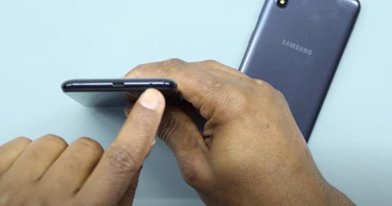 Android-brugere har undret sig: Det er hullet på din smartphone til for