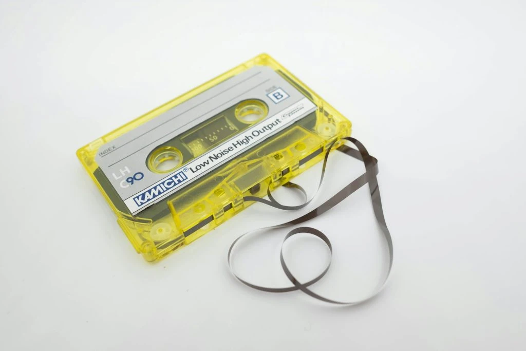 Hvad var det første album, der blev udgivet på kassettebånd?