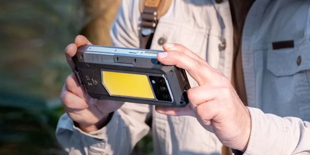 Denne 860 gram tunge smartphone har enormt batteri: Giver 6 måneders standbytid