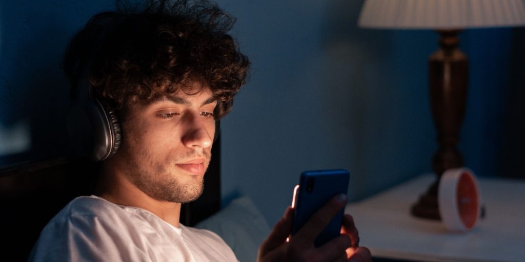 Psykolog afslører mærkelig mobilvane, der gør, at du straks kan spotte en narcissist