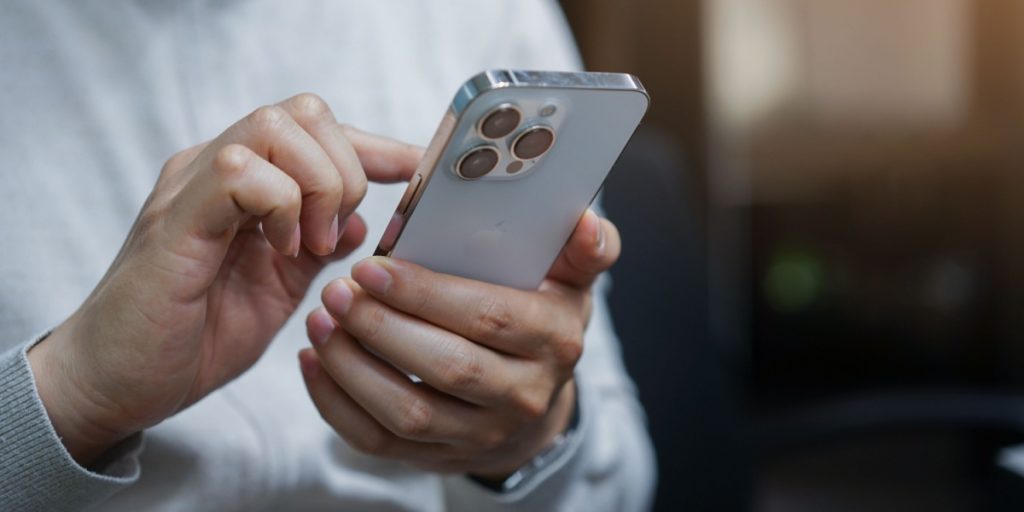 Ekspert advarer: Aktivér denne ene indstilling på din mobil – det kan redde dit liv