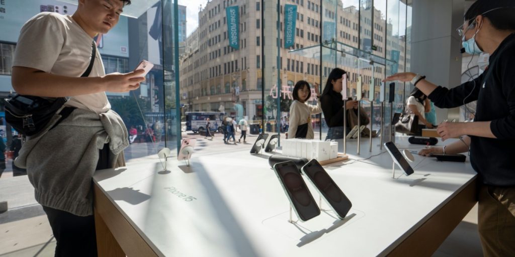 Microsoft kræver at alle ansatte bruger iPhones