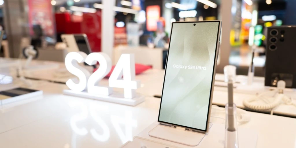 Samsung går amok: Tvinger priserne i bund og tilbyder gratis laptops