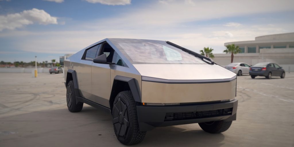 Ulovligt: Tesla Cybertruck set rundt i København