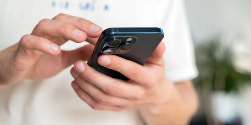 Din telefon kan dø af kulde: Husk nu at holde den varm
