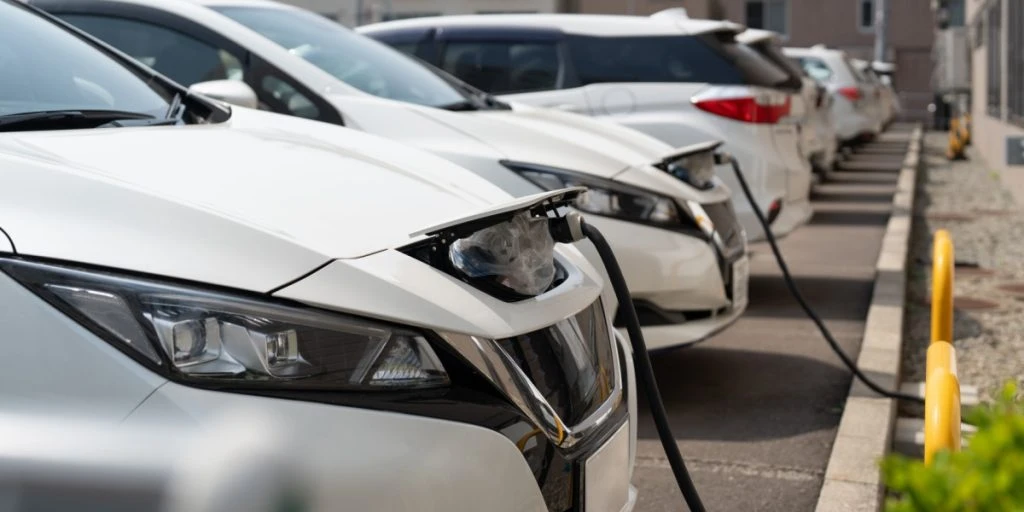 Danskerne går den elektriske vej: Så mange procent af danske biler er elbiler