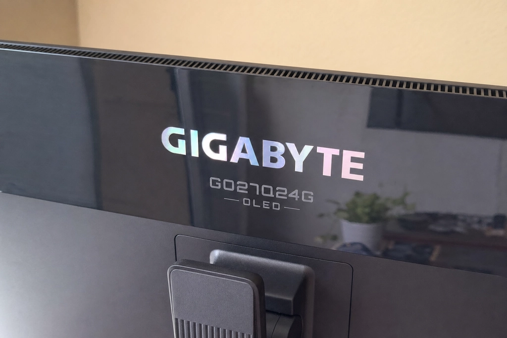 Glossy W-OLED til knap 2.800 kroner: Gigabytes nye 240 Hz-skærm presser OLED-prisen i bund