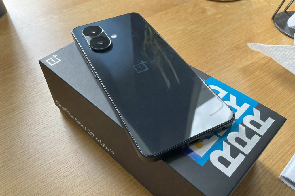 OnePlus' billigste 2026-telefon er landet: Nord CE 6 Lite får 7.000 mAh-batteri til budgetpris