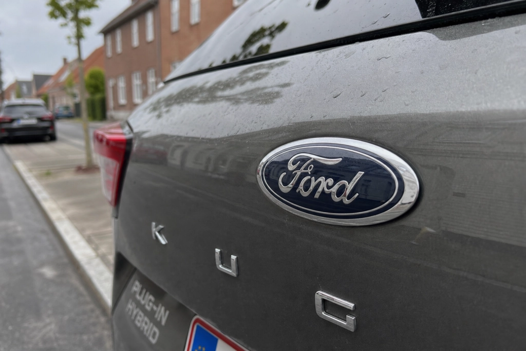 Brandfarlig Ford-hybrid: Over 17.000 danske Kuga-ejere ramt af ny tilbagekaldelse