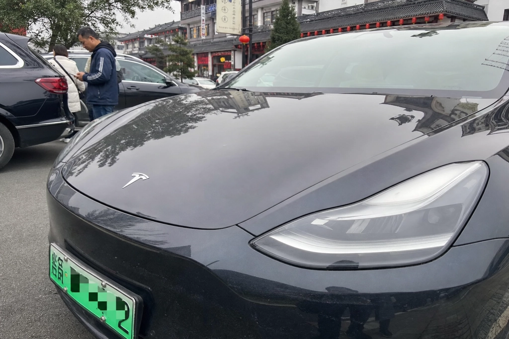 Tesla styrtdykker i Kina: Ud af top 10 for første gang