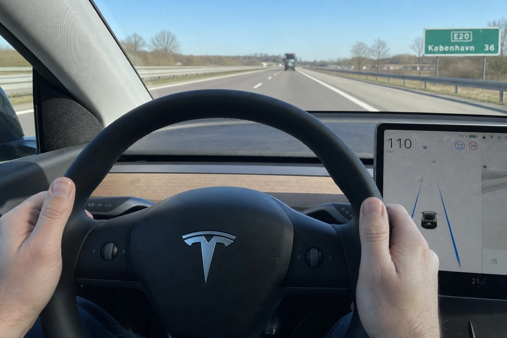 Sådan fordeles ansvaret: Tre scenarier der afgør om det er Tesla eller dig der betaler