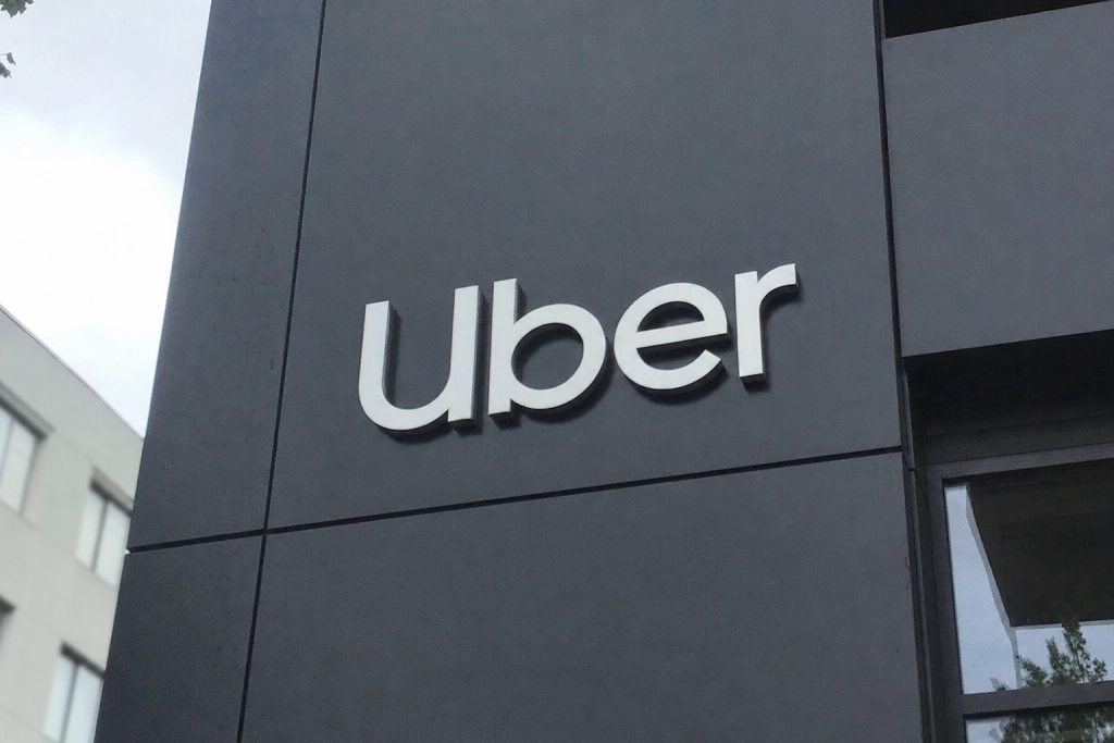 Europas første agentic-robotaxi: Uber åbner München-program mens Danmark venter