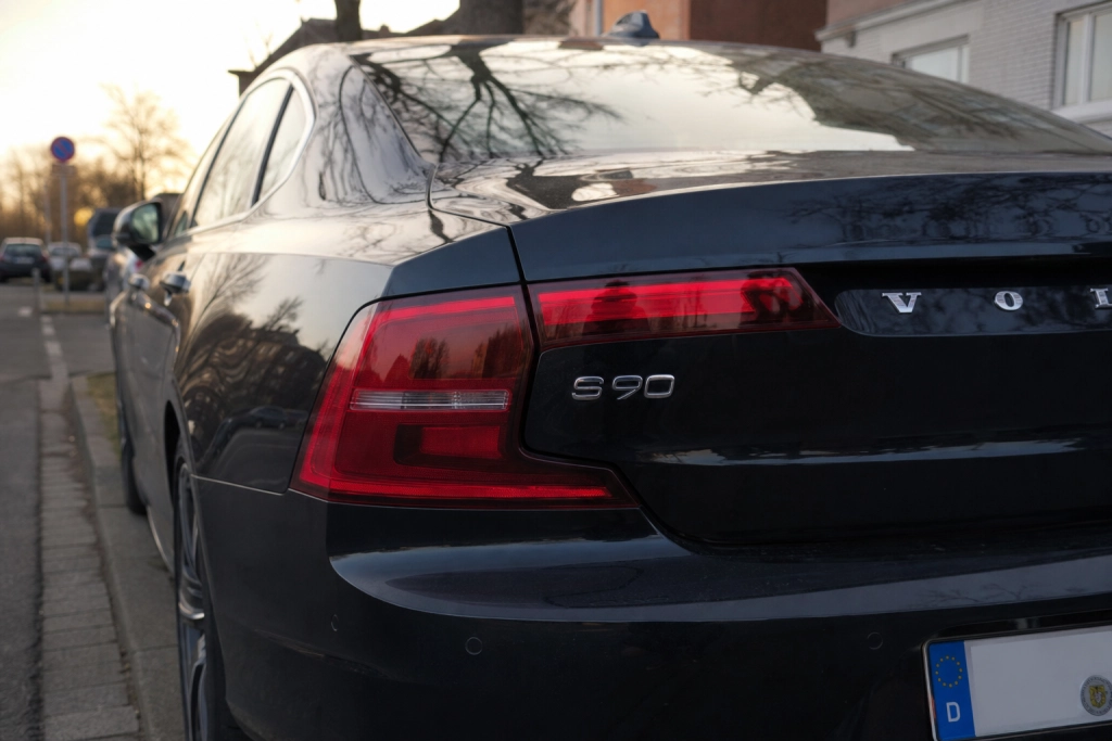Subaru Legacy stopper efter 36 år og Volvo S90 følger med: Sedanen er på vej væk i 2026