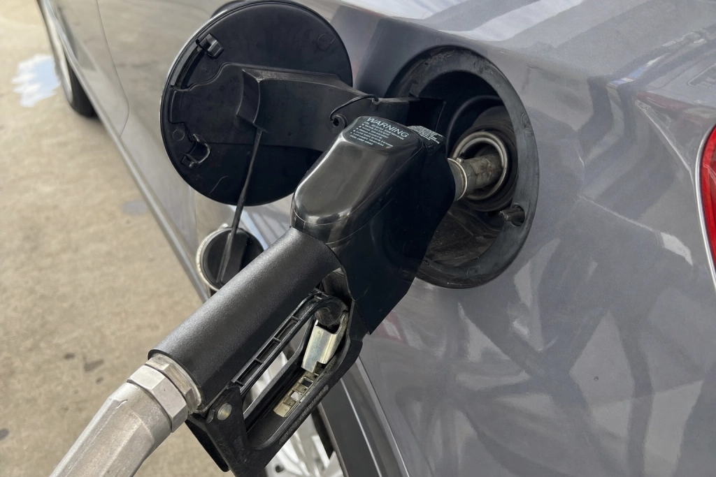 Olien stiger 7 procent på én dag: Sådan rammer Hormuz-truslen din tankregning
