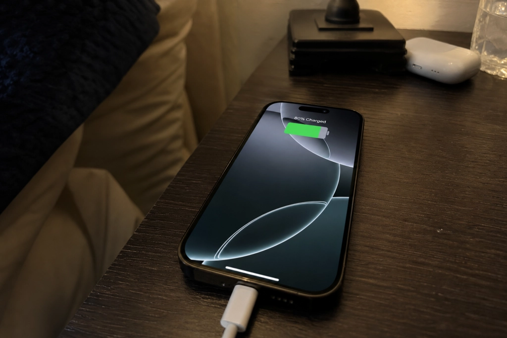 Derfor stopper din iPhone ved 80 procent om natten