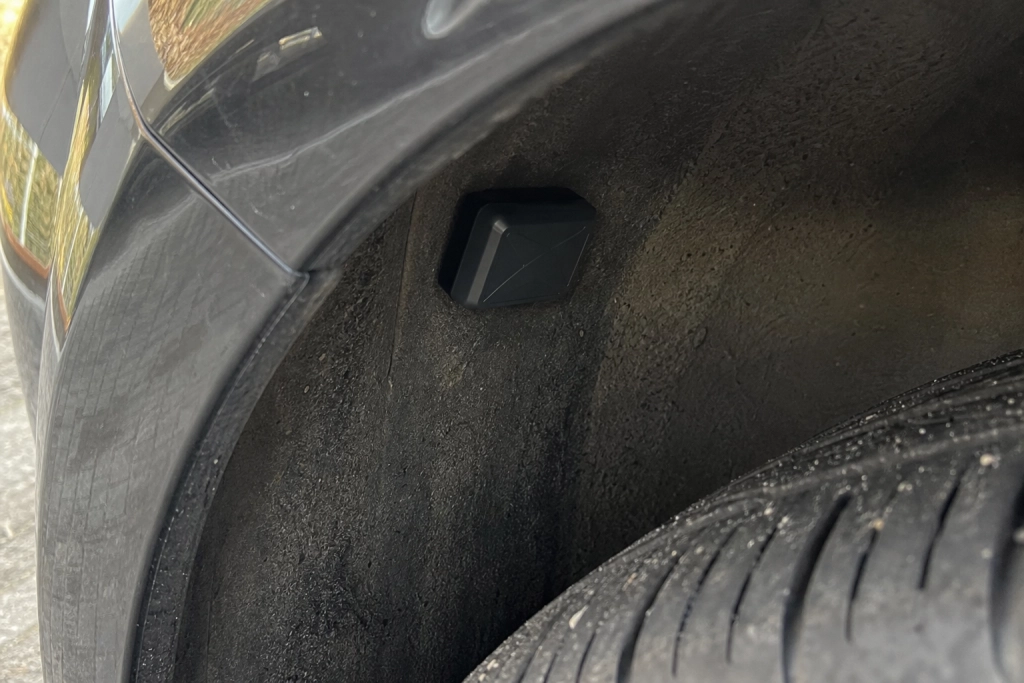 Skjult GPS-tracker i bilen: Sådan finder du den - og hvad loven siger