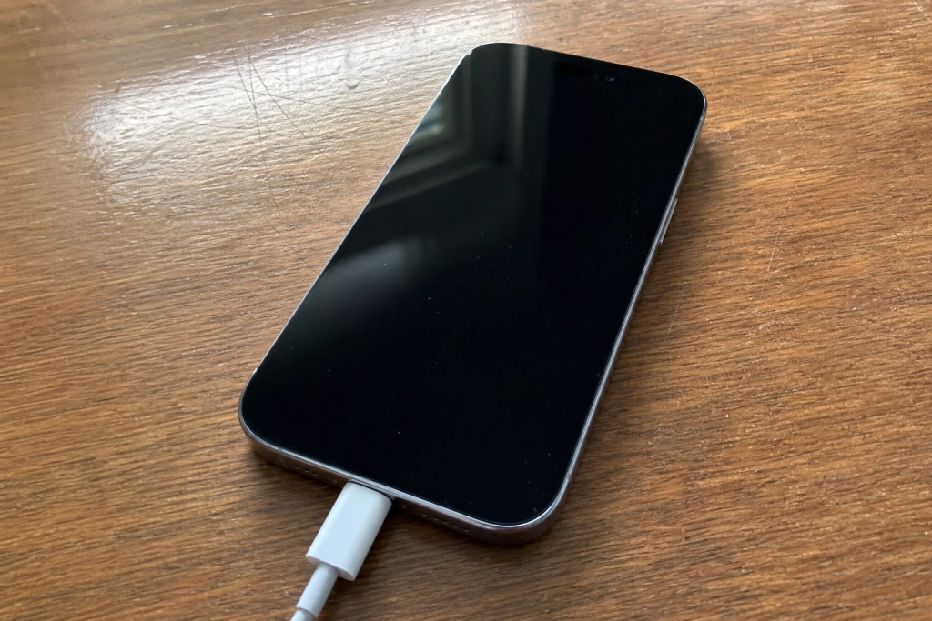 iPhone 17 nægtede at lade op fra dødt batteri, nu sender Apple fixet ud