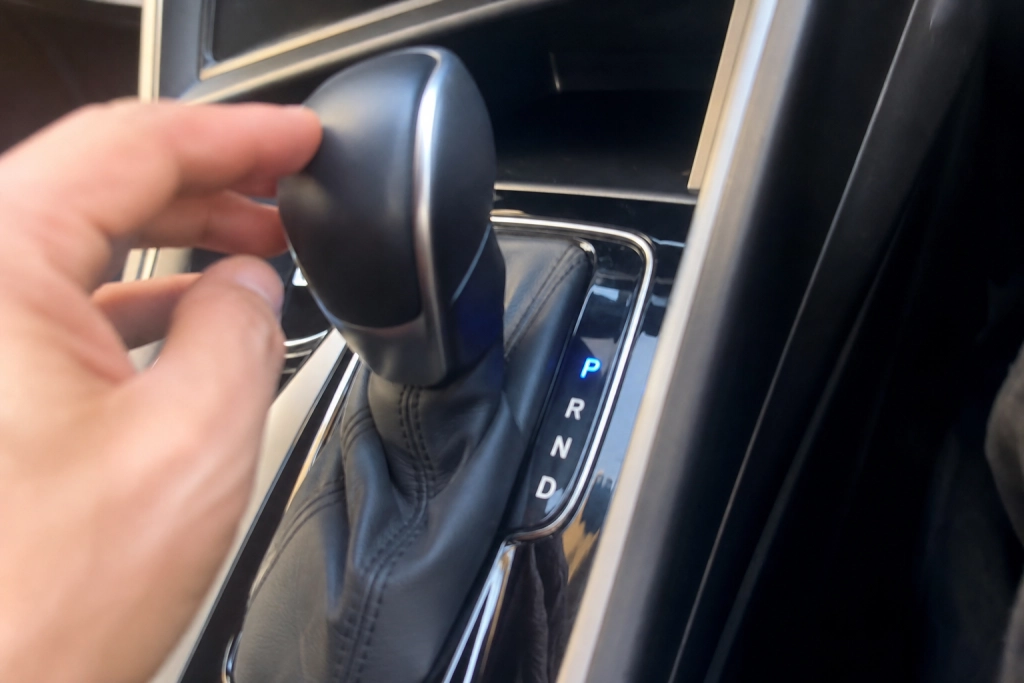 Næsten alle nye biler er automatgear: Fire vaner ødelægger gearkassen stille og roligt