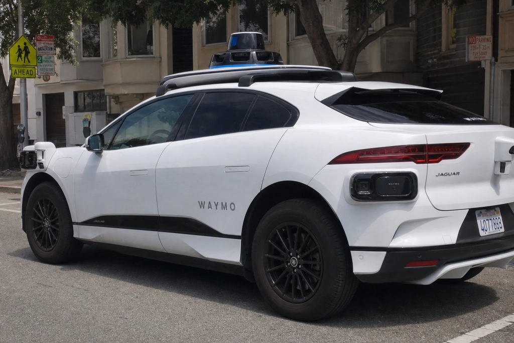 Verdens første robotaxi-abonnement koster 225 kr. om måneden: Sådan fungerer fremtidens transport