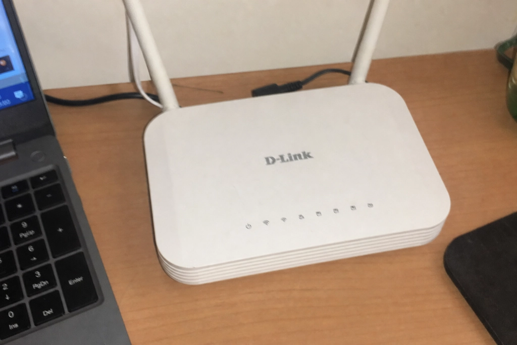 8 sikkerhedshuller fundet i populære billig-routere på én dag, tjek om du er ramt