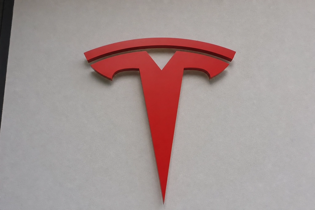 Tesla-telefon spøger igen i 2026: Sandheden bag den mest sejlivede tech-myte