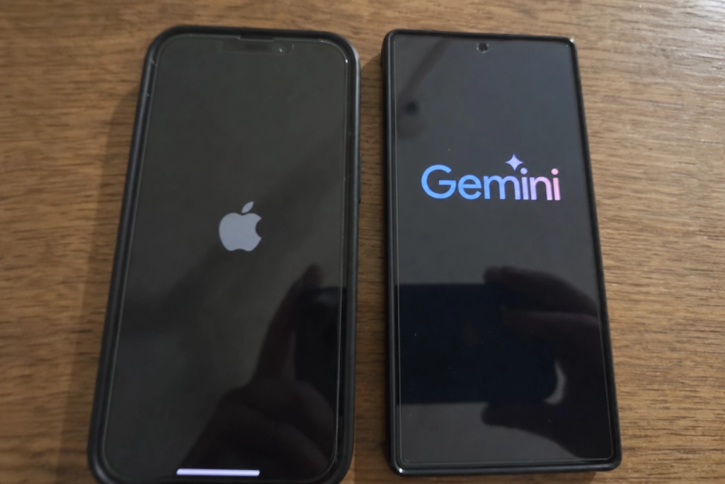 Apple Intelligence eller Gemini: Hvem passer bedst på dine data i 2026?