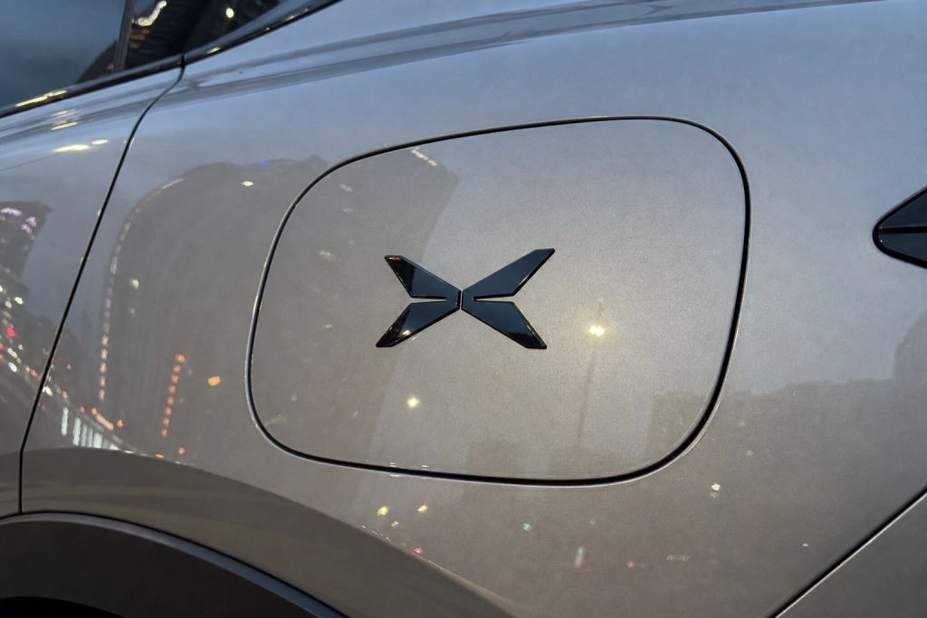 Kinesisk Tesla-rival brænder 280 millioner kroner om måneden af på AI: 'På niveau med FSD'
