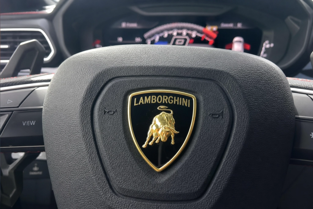 Lamborghini-chef efter Ferrari-katastrofe: Vi aflyste vores elbil, og det var det rigtige valg