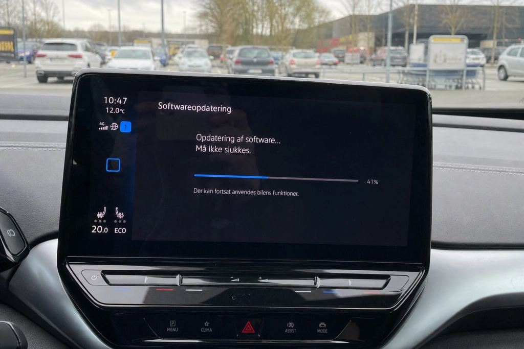 VW-ejer sad fast i to timer: Bilen opdaterede sig selv på parkeringspladsen