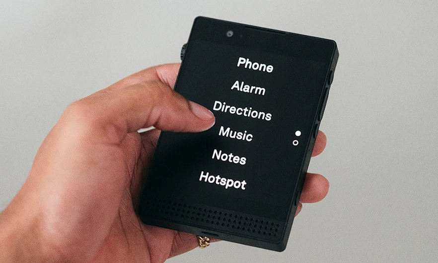 Den minimalistiske telefon alle taler om: Sådan kommer Light Phone 3 til Danmark