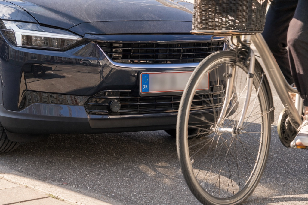 Ny EU-regel træder i kraft 7. juli: Nu skal din bil kunne genkende cyklister