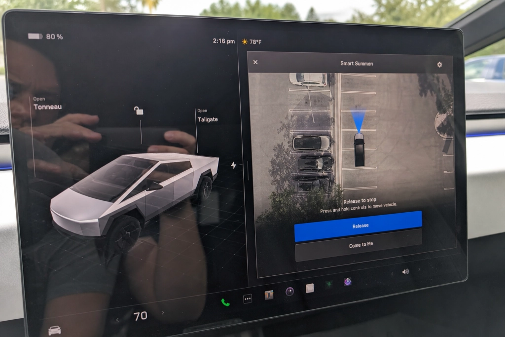 Tesla sender stor FSD-opdatering ud: 20% hurtigere reaktion og Smart Summon til Cybertruck for første gang