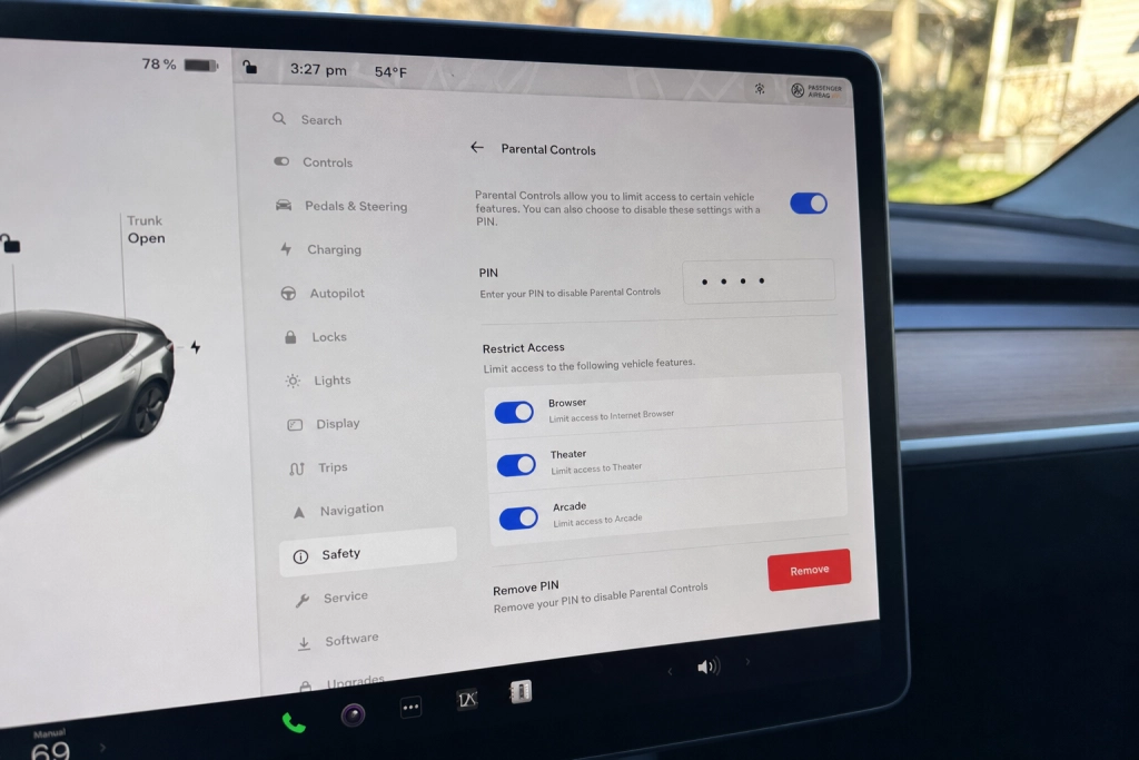 Tesla 2026.20 ude nu: Forældre kan låse Browser, Theater og Arcade