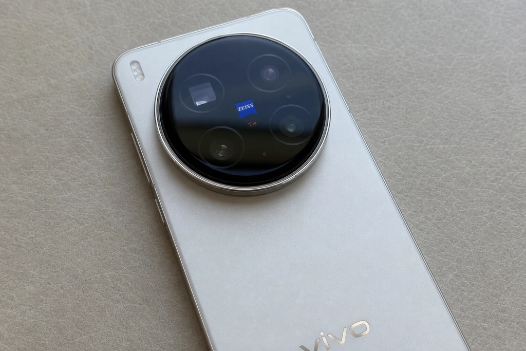 Vivo X300 Ultra er nu i Europa: 1.999 euro for Zeiss-flagskibet, men Danmark er sprunget over
