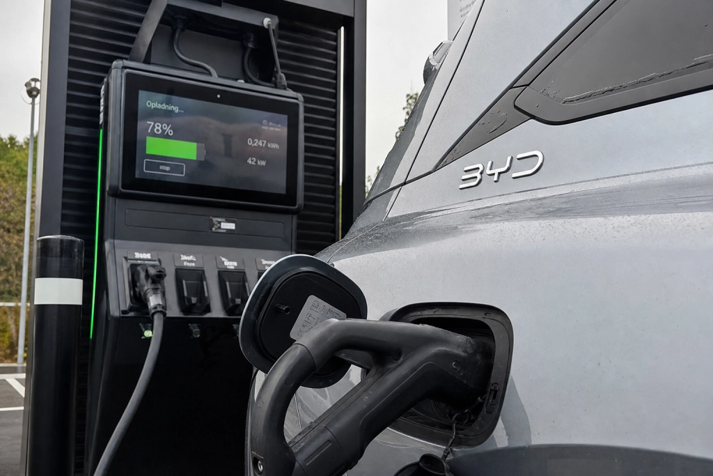 BYD angriber VW og Tesla på hjemmebane: Eget dealernetværk og Flash Charger i Tyskland er kun begyndelsen