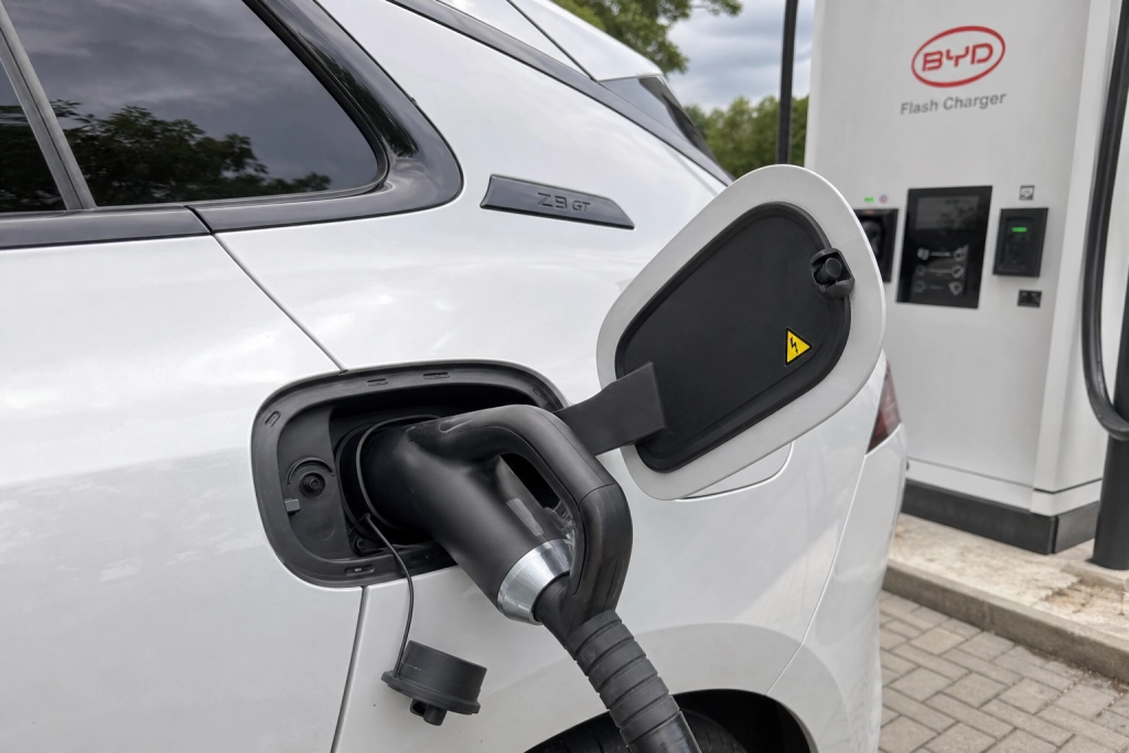BYD lover 70 procent batteri på fem minutter: Kun én bil kan bruge lynladeren