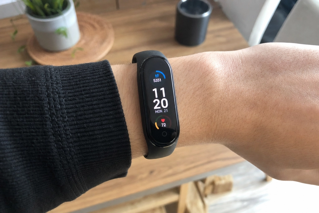 Smartwatch eller fitnessarmbånd: Sådan sparer du 2.500 kroner uden at gå glip af noget
