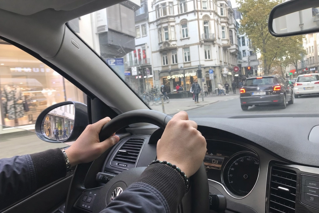 ADAC advarer: Halvdelen af alle bilister laver denne fejl bag rattet