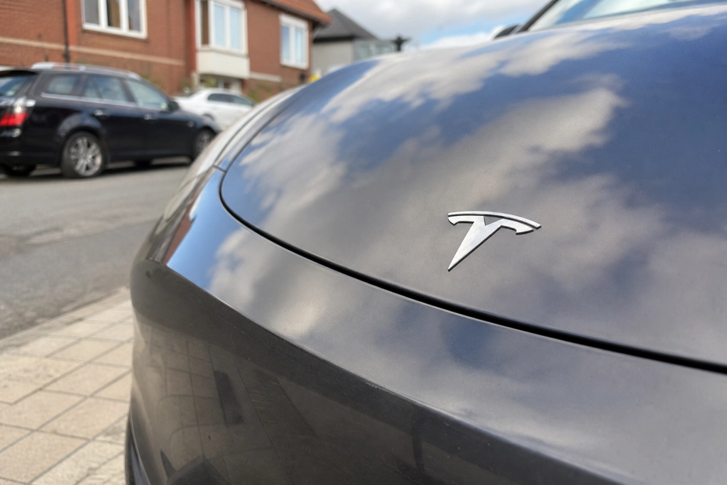 Tesla knuste forventningerne med 480.000 biler: Aktien faldt 8 procent alligevel