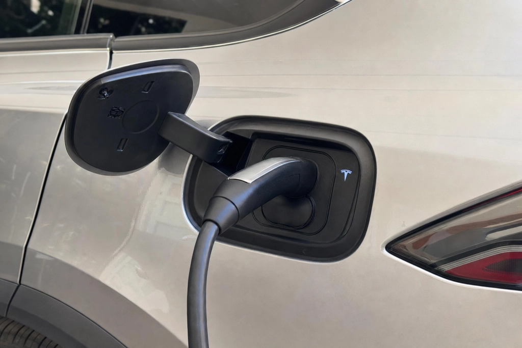 Tysk stormåling af 100.000 elbiler: Batterierne er styrtdykket i pris, men listeprisen er alligevel steget 43 procent