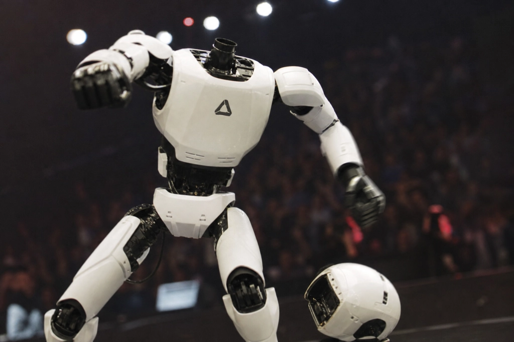 Robotter mister hovederne i kamp: Kina afholdt verdens første turnering med menneskestore humanoid-robotter
