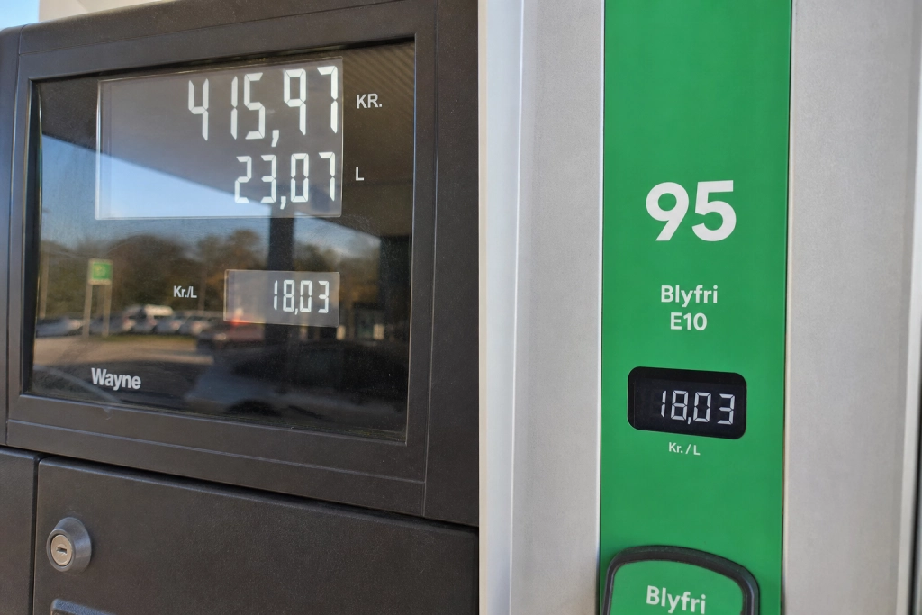 Danmark er Europas dyreste tankstop: Benzinen koster over 17 kroner literen, mens Malta ligger under 11