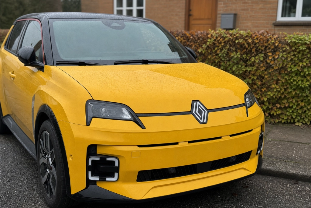 Renaults elbilsalg eksploderer med 63 procent: Renault 5 og Scenic driver rekordhalvår trods Dacia-tilbagegang