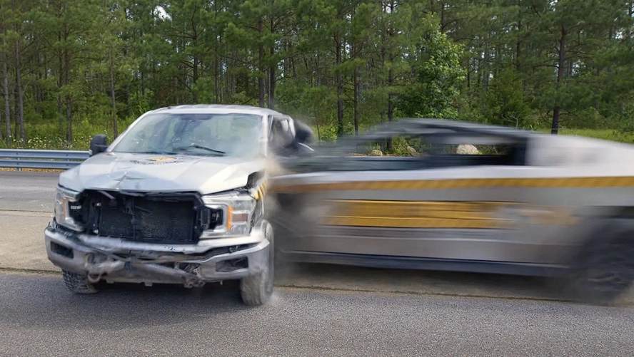 Cybertruck ramte Ford F-150 ved 180 km/t: YouTuber kårede alligevel Ford som vinder