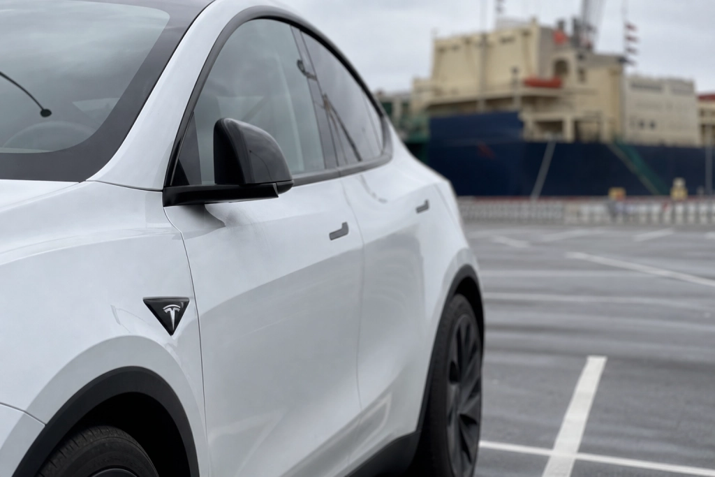 Verdens største bilskib forlod Shanghai lastet med 7.738 Teslas: Kinesisk rekord for elbiler på ét skib