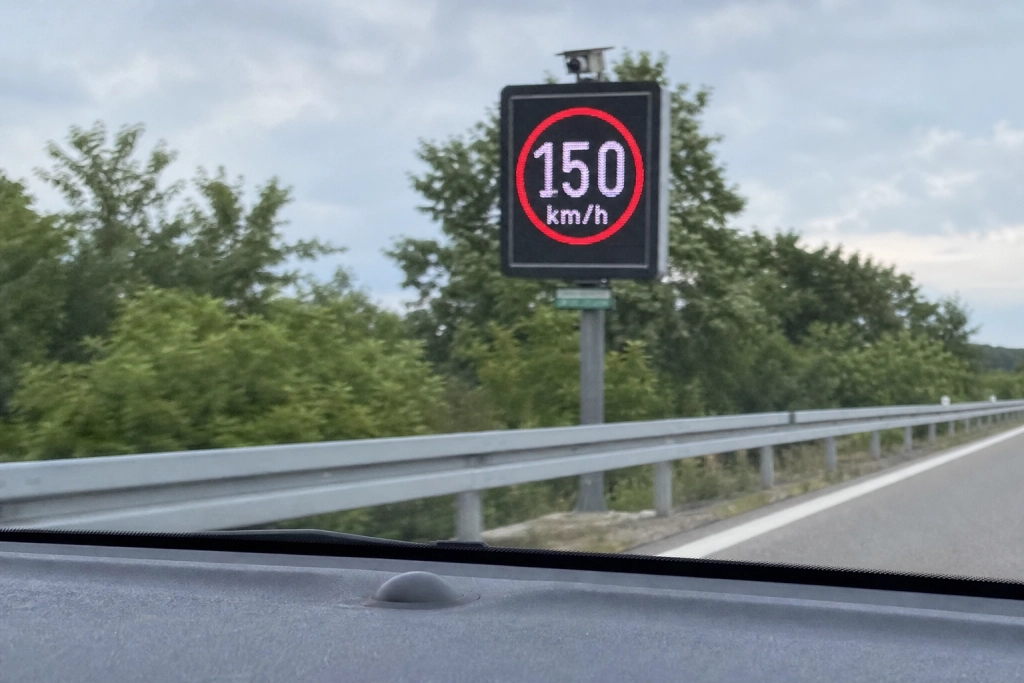 150 km/t-forsøget i Tjekkiet forlænges til nytår: Her er hvad de første måneder har vist om ulykker og brændstofforbrug