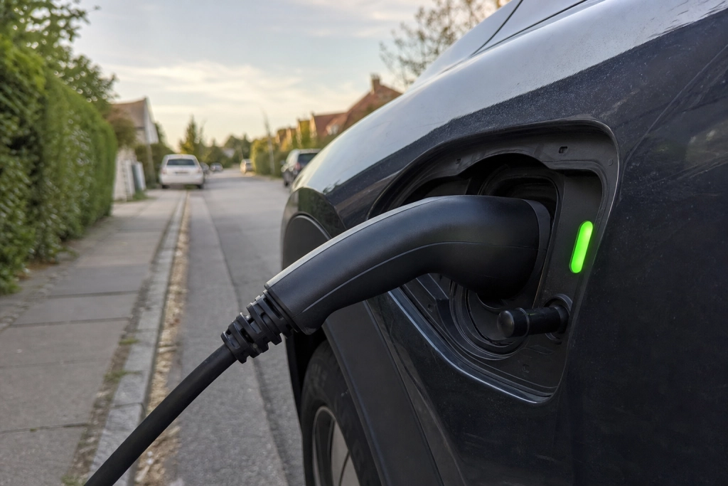 Lader du elbilen på det forkerte tidspunkt, betaler du op til 50 procent for meget: Sådan bruger du elspot