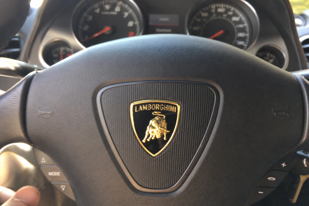 Lamborghini-chef efter Ferrari-fiasko: Vi valgte rigtigt, da vi droppede elbilen