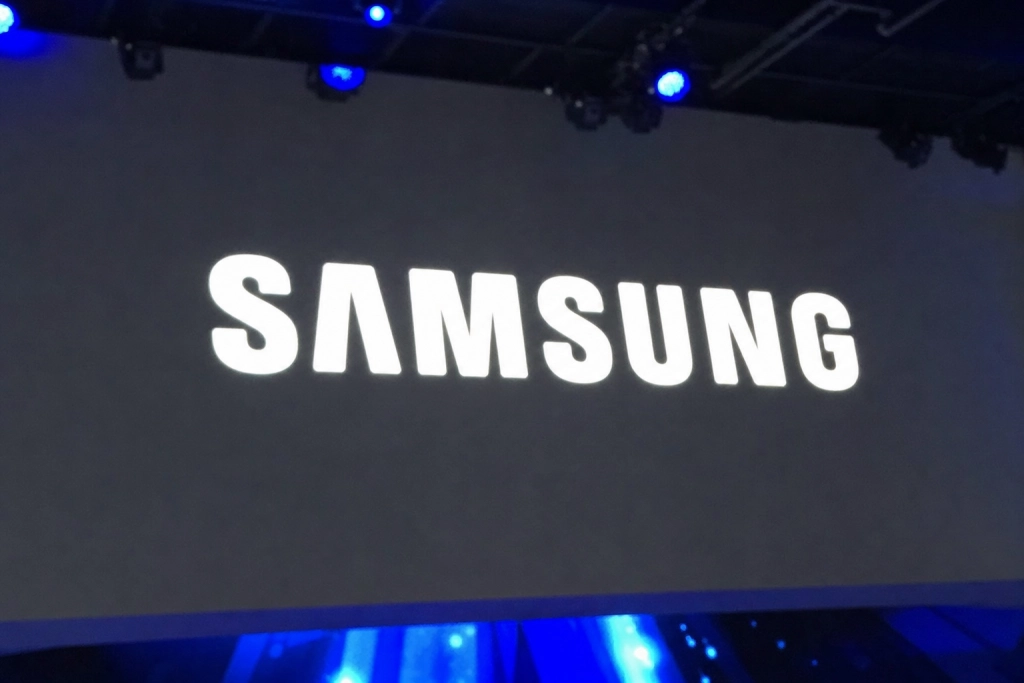 Samsung lækker sær ny øretelefon: Galaxy Able skal sidde uden på øret
