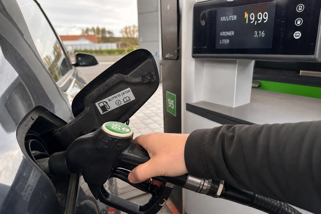 Ny EU-brændstofafgift rammer alle bilister fra 2028: Sådan gør ETS2 tankeregningen dyrere hvert år